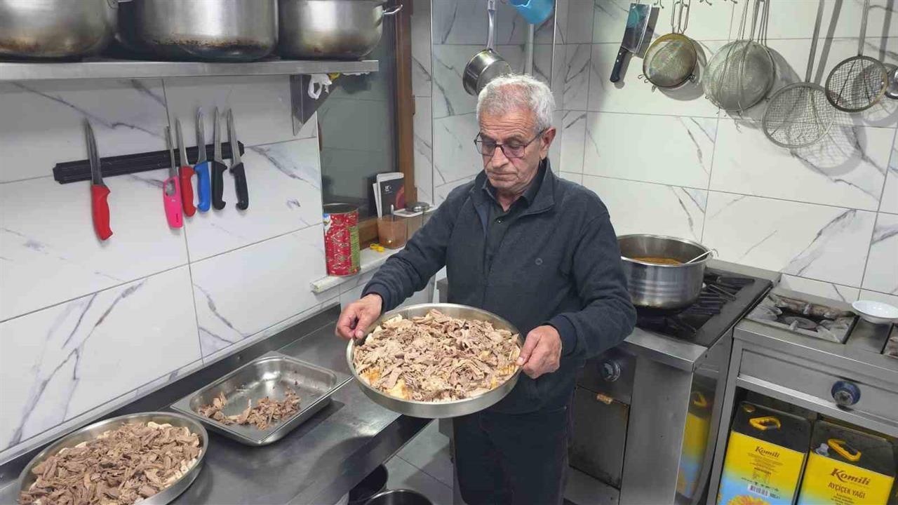 Kütahya'da Kaz Eti Tirit Sezonunun Açılmasıyla Birlikte Yöresel Lezzetler Tüketilmeye Başlandı