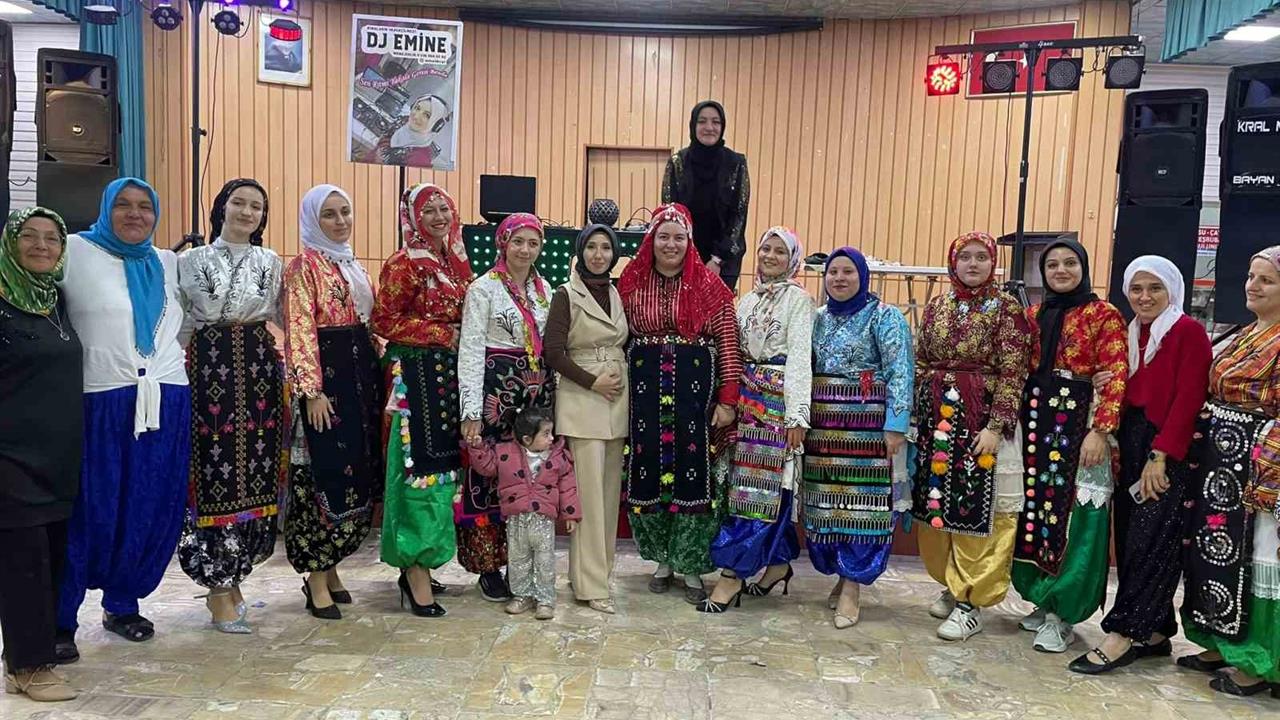 Kütahya Simav'da Yoğun İlgiyle Gerçekleşen Üç Etek Gecesi Renkli Anlara Sahne Oldu