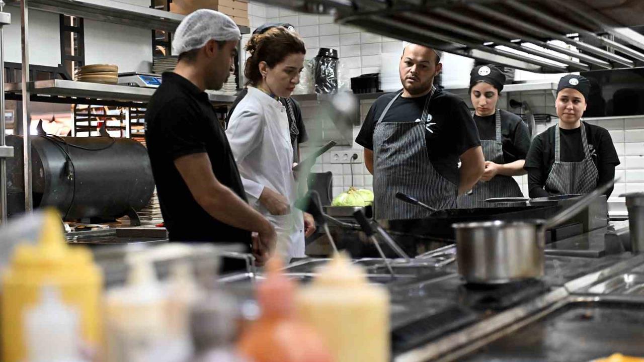 Antalya Muratpaşa'da 50 İşletmeye Gold Town Hijyen Bilgilendirmesi Yapıldı