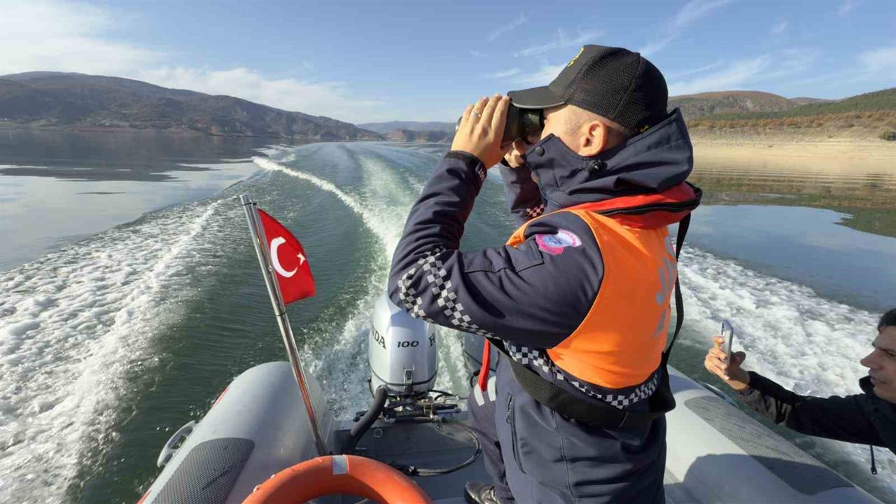 Tokat'ta Jandarma Bot Timi, Baraj Sularında Güvenliği Sağlıyor