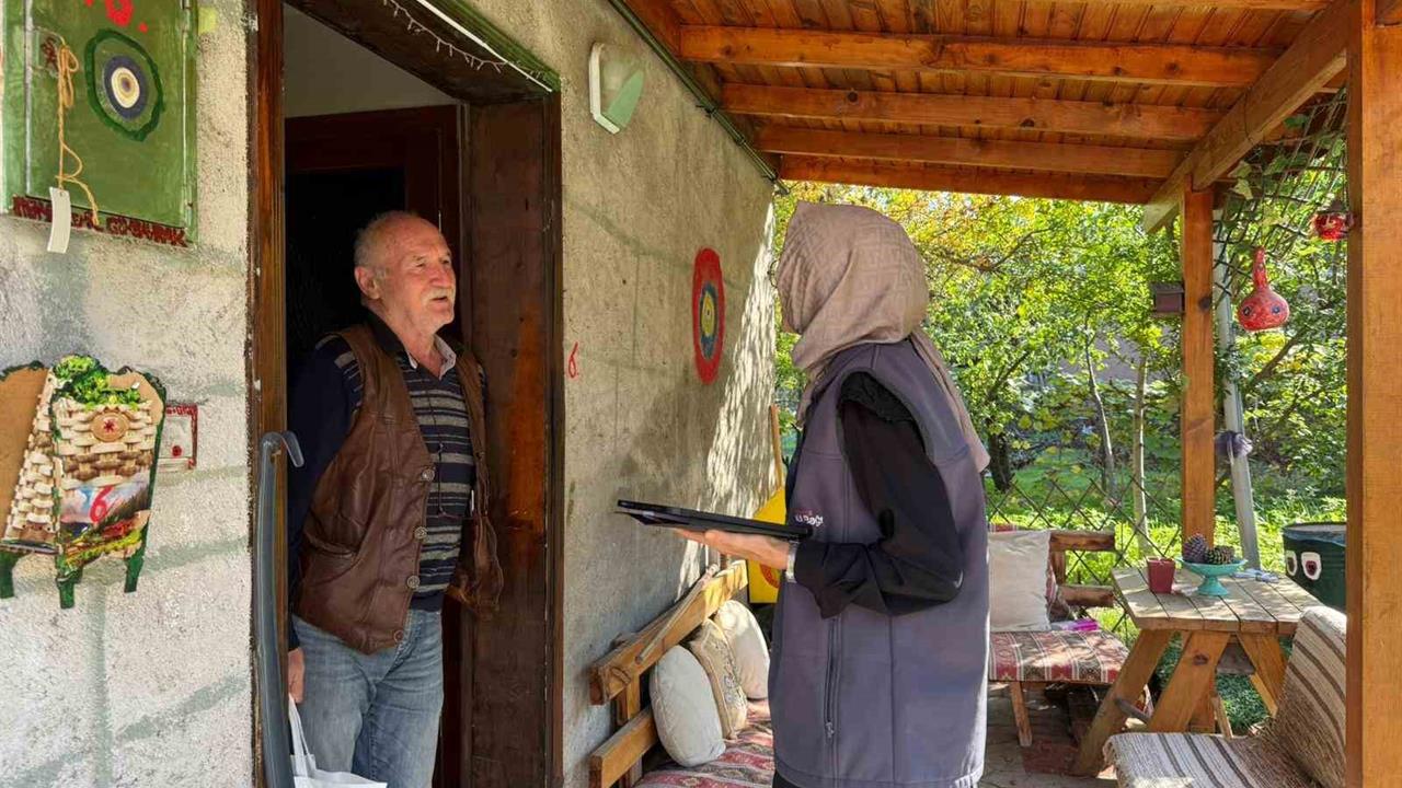 Başiskele'de "Gönül Bağı" Projesi Kapsamında Hane Ziyaretleri Sürüyor