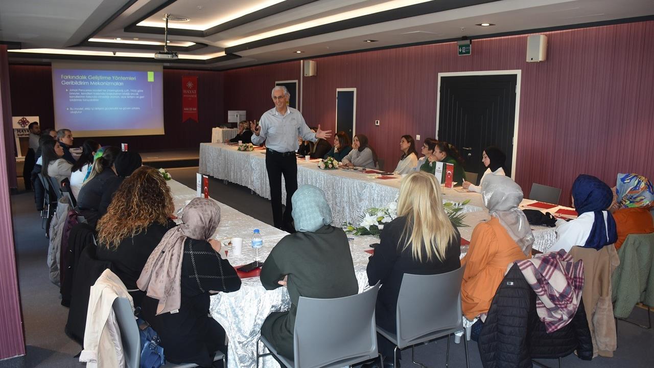 Bursa'da Hayat Hastanesi, Prof. Dr. Haydar Sur ile Doğru İletişim Yöntemlerini Ele Aldı
