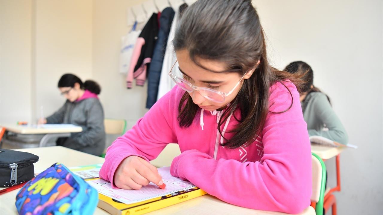 Malatya Yeşilyurt'ta Öğrencilere Ücretsiz YKS ve DYK Kursları Sunuluyor