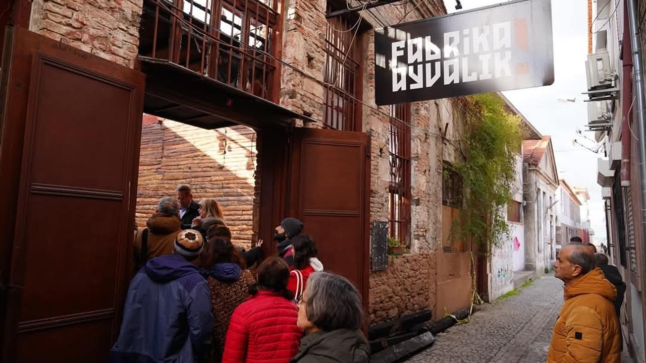 Balıkesir Ayvalık’ta Yangın Sonrası Sanat Fabrikası İçin Destek Açıklandı