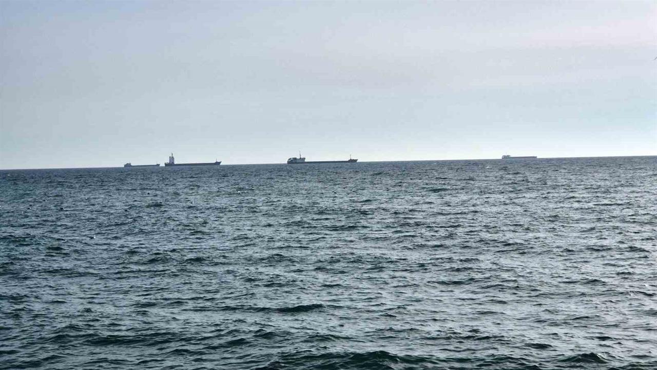 Tekirdağ Süleymanpaşa'da Lodos Fırtınası Nedeniyle Balıkçılar Limana Döndü