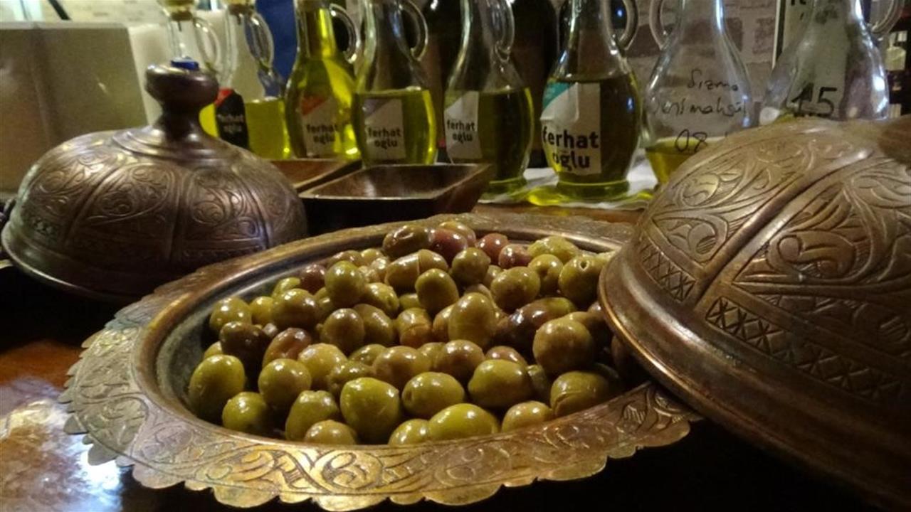 Balıkesir Edremit'te Zeytinyağı ve Yeşil Çizik Zeytini İçin Coğrafi İşaret Başvuruları Açıldı