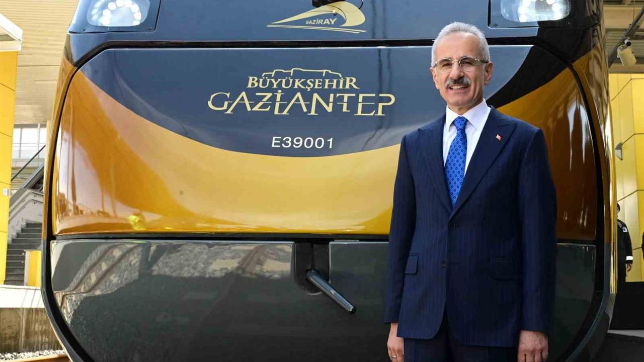 Gaziantep Büyükşehir Belediyesi'ne Dördüncü Milli Banliyö Tren Seti Teslim Edildi
