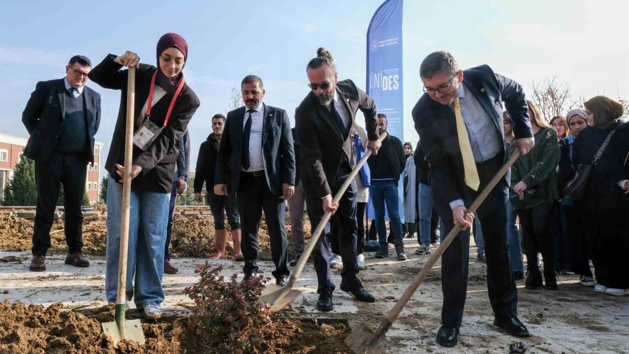 Bilecik Şeyh Edebali Üniversitesi'nde Fidan Dikimi Etkinliği Gerçekleştirildi