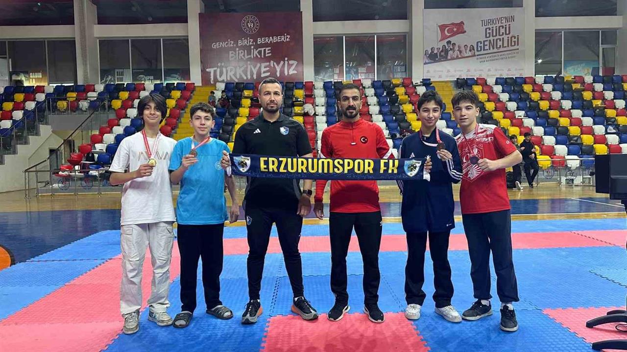 Erzurum Büyükşehir Belediyespor, Türkiye Kick Boks Finalleri'nde 4 Madalya Kazandı