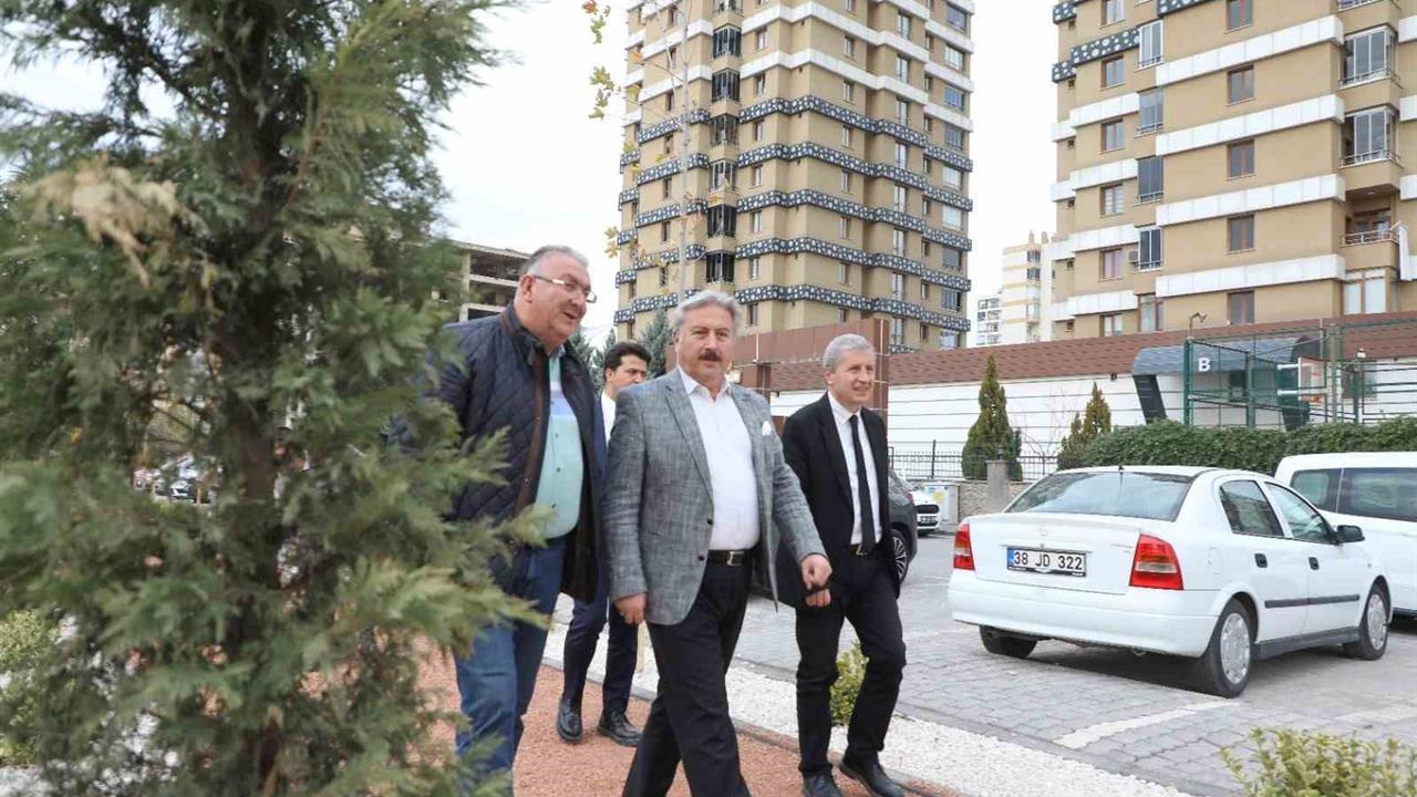 Kayseri Melikgazi'de Yıldırım Beyazıt Mahallesi'ne İki Yeni Park Kazandırıldı