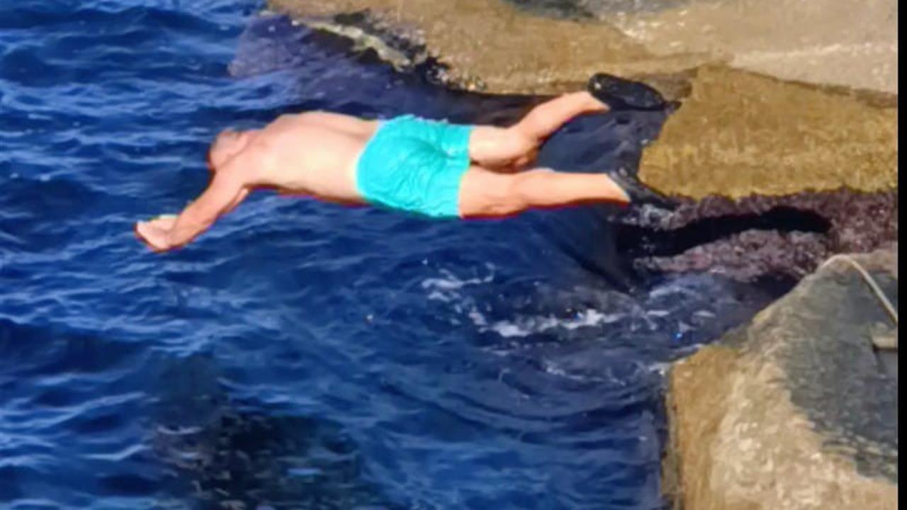 Zonguldak'ta Soğuk Hava Dinlemeden Denize Giren Adam Şaşkınlık Yarattı