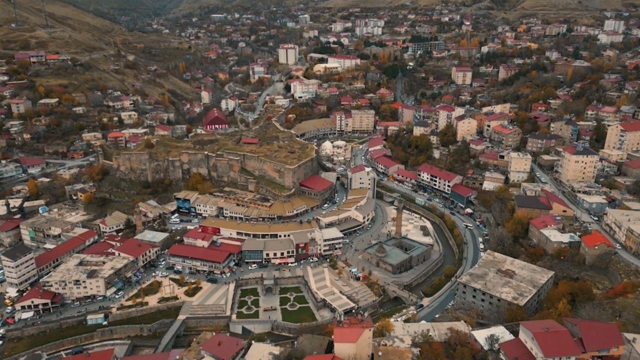 Bitlis'te Tarihi Çarşı'nın Sonbahar Güzellikleri Dron ile Görüntülendi