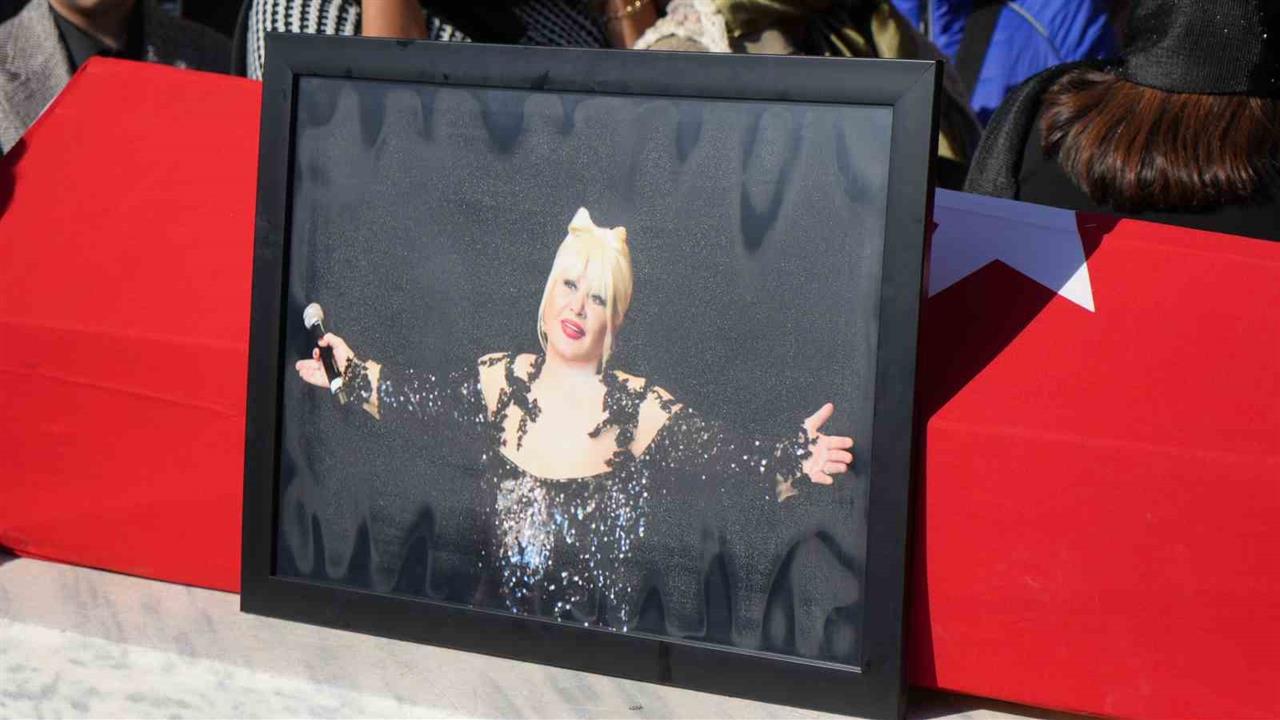 Ankara’da Ünlü Sanatçı Muazzez Abacı, Son Yolculuğuna Uğurlandı