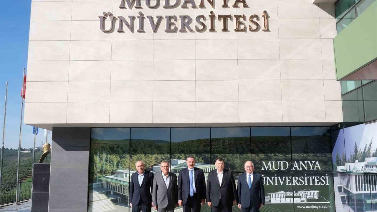 Bursa Mudanya'da Faruk Çelik, Gençlerle Buluşarak Geleceğe Dair Fikirlerini Paylaştı