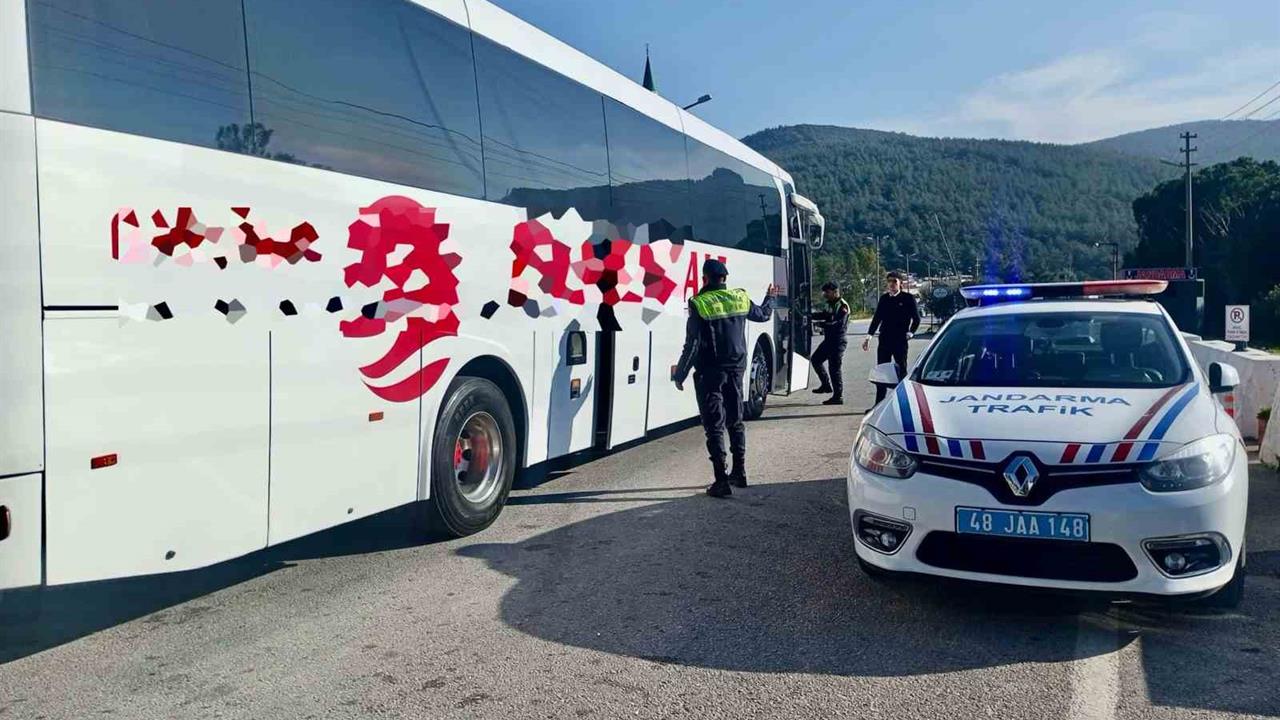 Muğla'da Jandarma Tarafından Yapılan Denetimlerde 20 Bin 231 Araç Kontrol Edildi