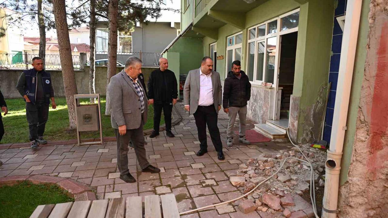 Eskişehir İnönü'de İsmetpaşa Camii Çevresinde Kaldırım Yenileme Çalışmaları Başlatıldı