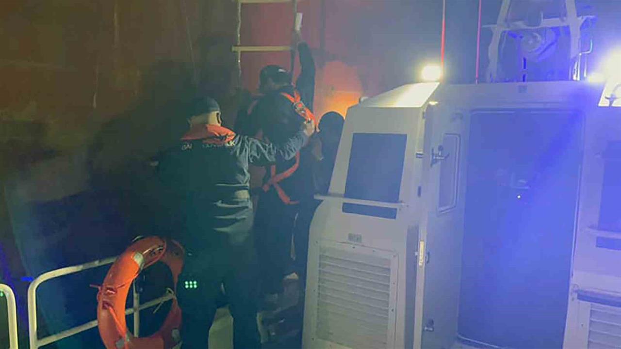 Muğla Dalaman Açıklarında Ticari Gemide Yaralanan Vatandaşa Tıbbi Müdahale Yapıldı