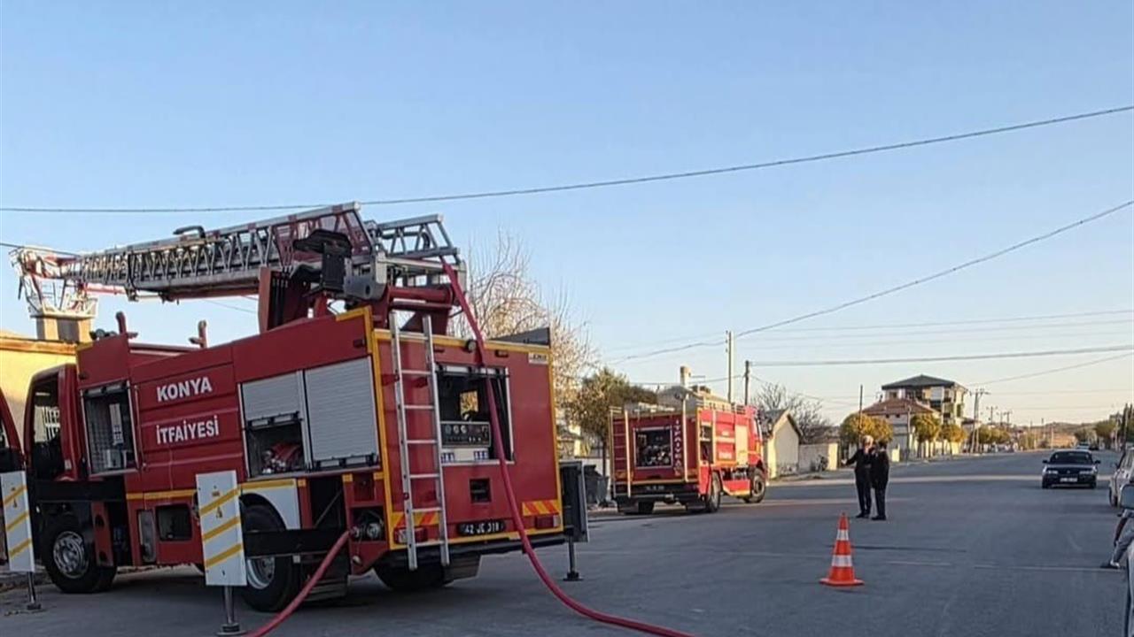 Konya Karapınar'da Evde ve Tır Dorsesinde Yangın Çıktı