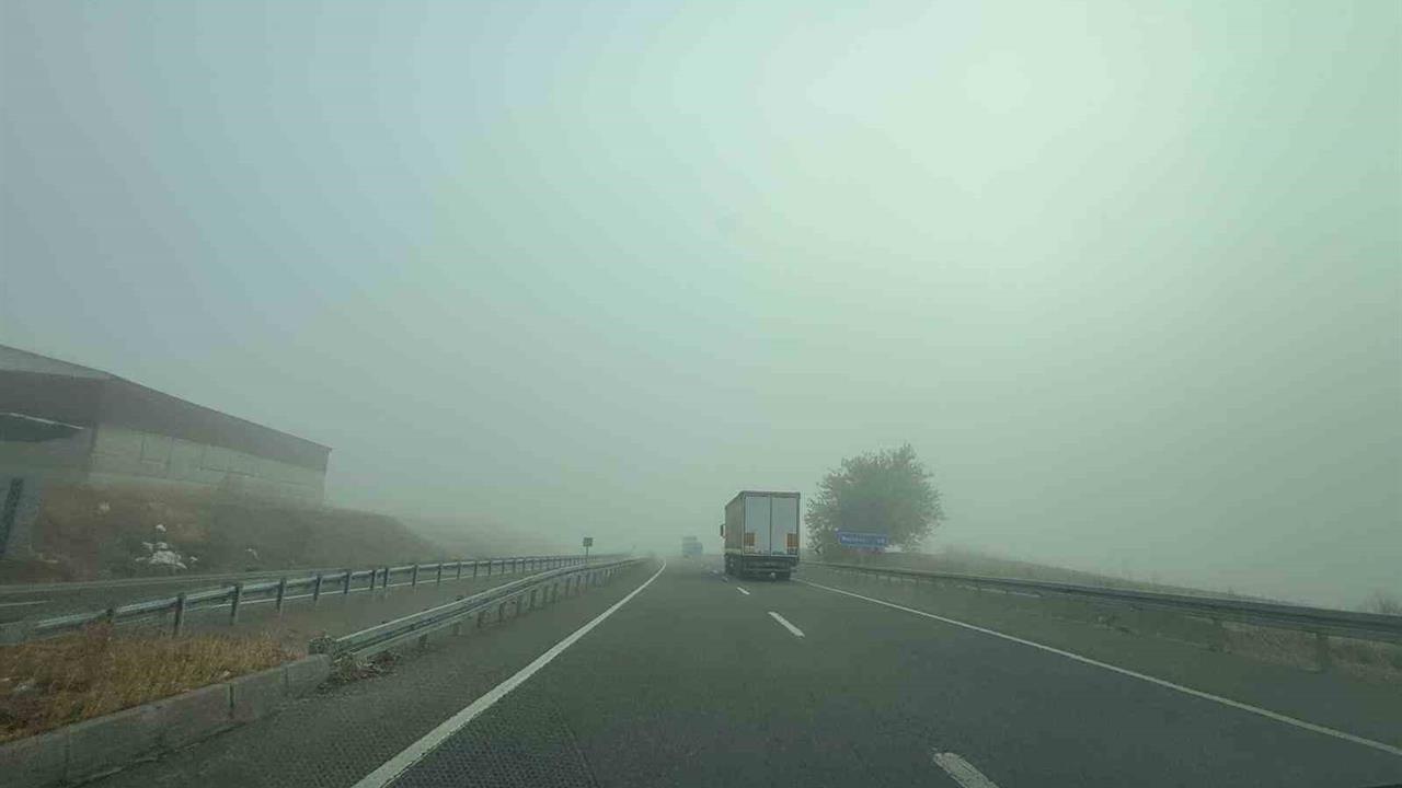 Diyarbakır'da Sabah Saatlerinde Görüş Mesafesi 30 Metreye Düştü