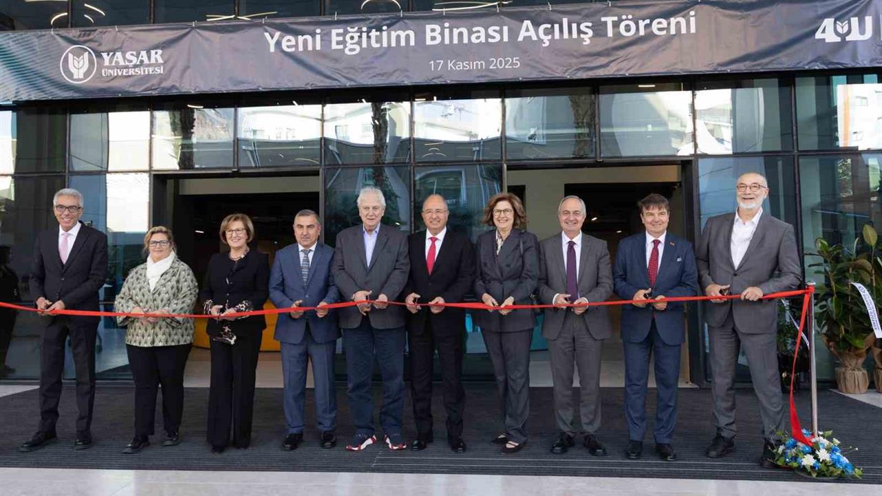 İzmir Bornova'da Yaşar Üniversitesi'nin Yeni Eğitim Binası Açıldı