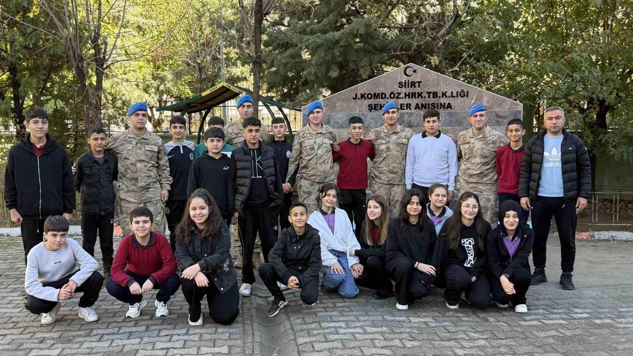 Siirt'te Halide Kutlualp Ortaokulu'ndaki Şehitler Çeşmesi, Jandarma tarafından onarıldı.