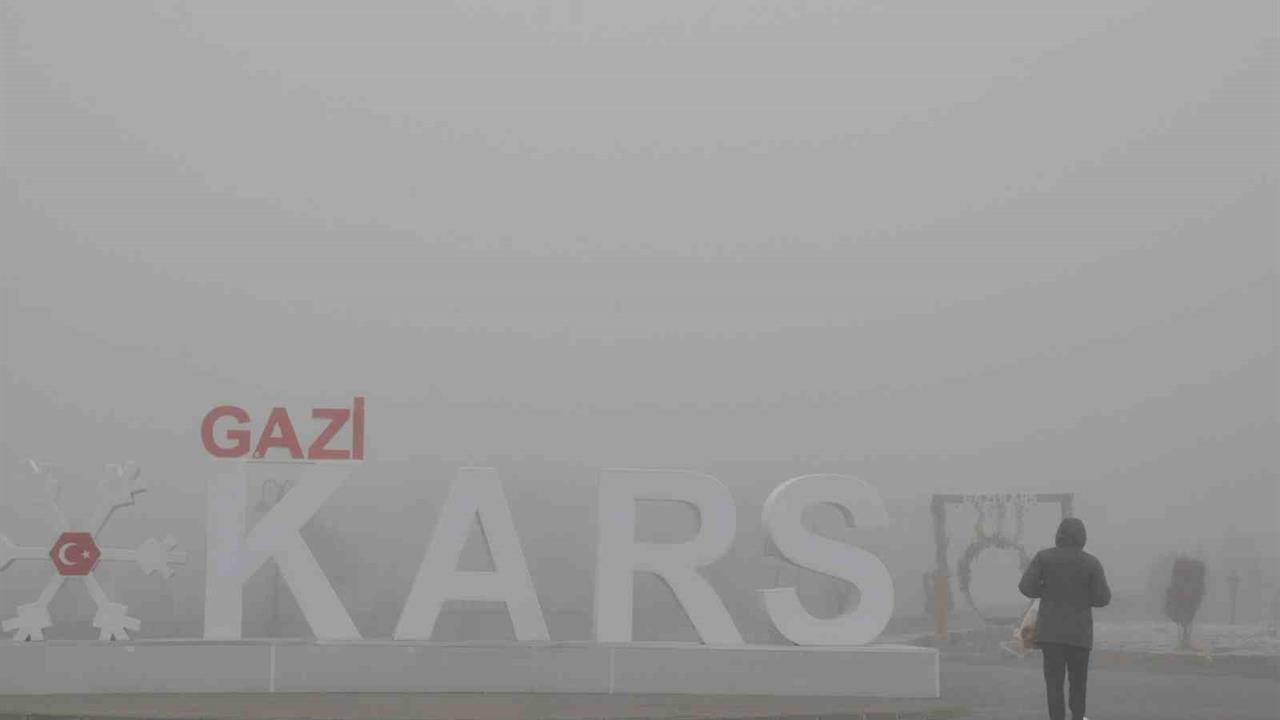 Kars'ta Görüş Mesafesi 5 Metreye Düşerek Ulaşımı Zorlaştırdı