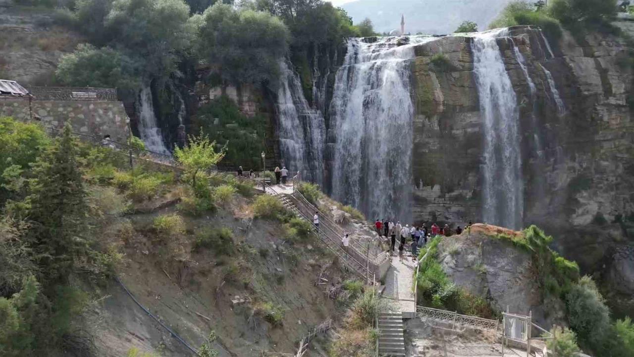 Erzurum Tortum'da Sonbahar Döneminde Ziyaretçi Sayısı Artış Gösterdi