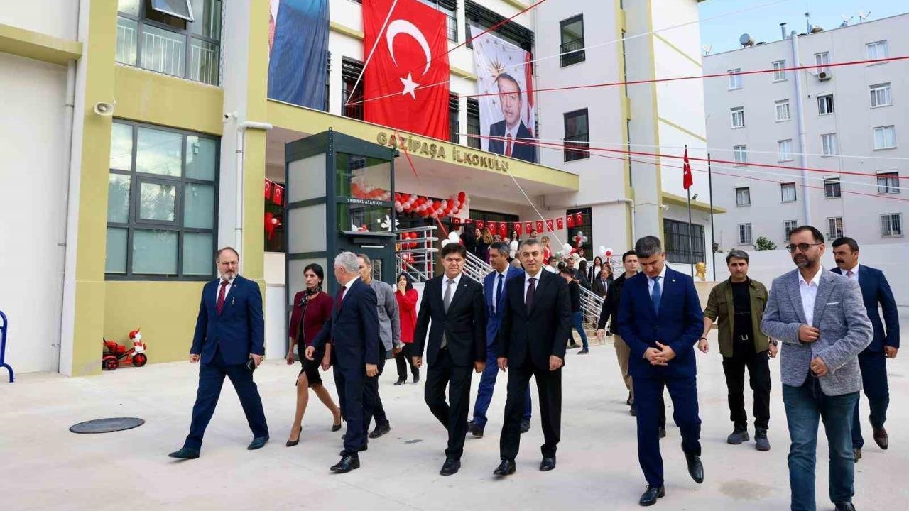 Yeniden Yapılan Gazipaşa İlkokulu’nda Eğitim Başladı: Yıkılan 1.469 Dersliğin Yerine 1.534 Modern Derslik Yapıldı