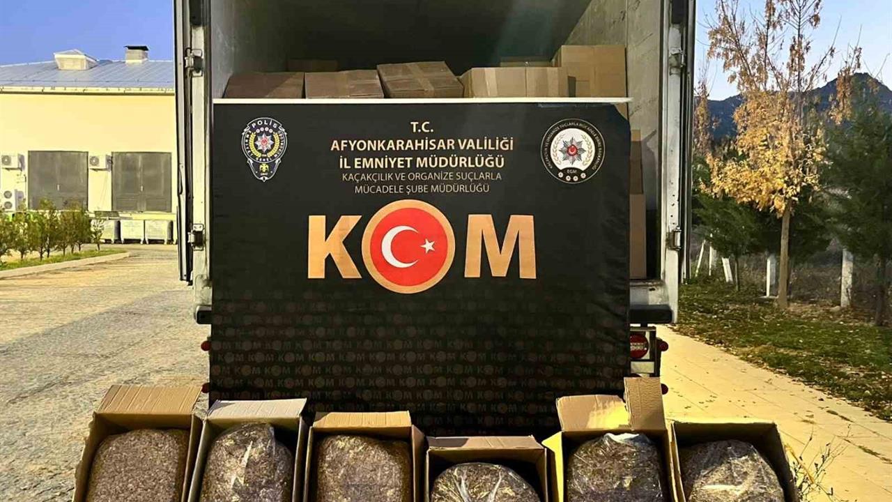 Afyonkarahisar'da Yapılan Denetimlerde 3 Ton Kaçak Tütün Ele Geçirildi