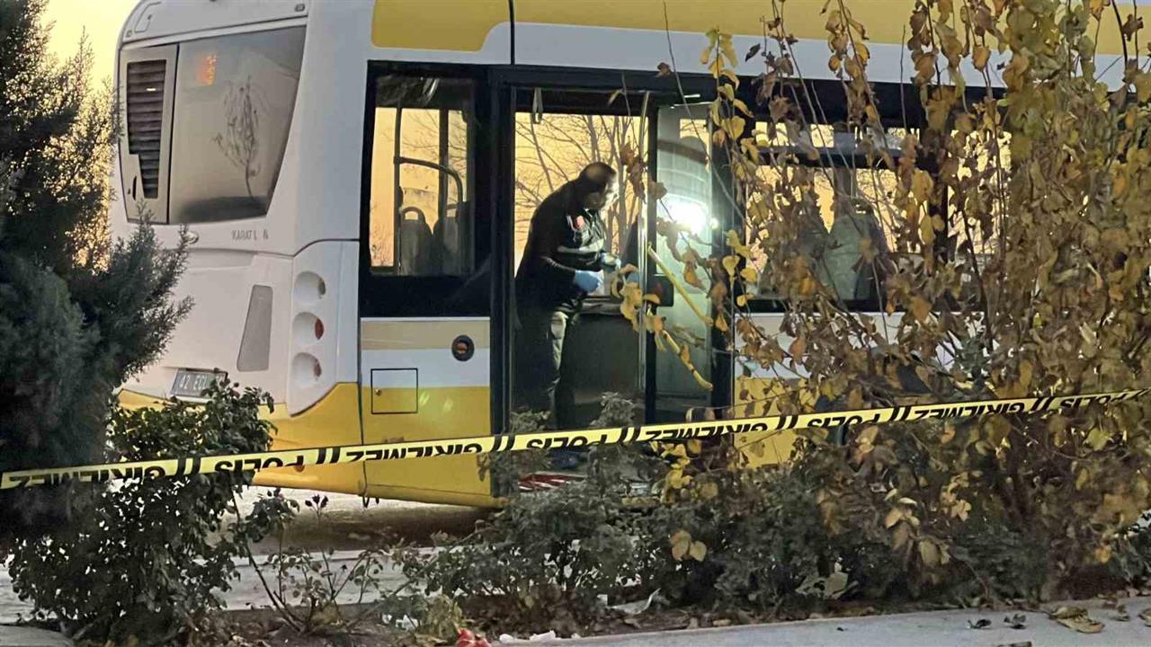 Konya'da Belediye Otobüsünde Çıkan Kavgada 21 Yaşındaki Genç Bıçaklandı