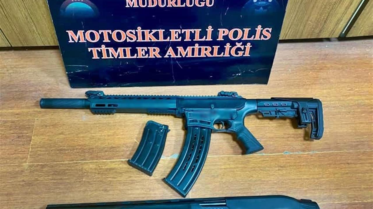 Afyonkarahisar'da Son Bir Haftada Yapılan Denetimlerde Ruhsatsız Silah ve Uyuşturucu Ele Geçirildi