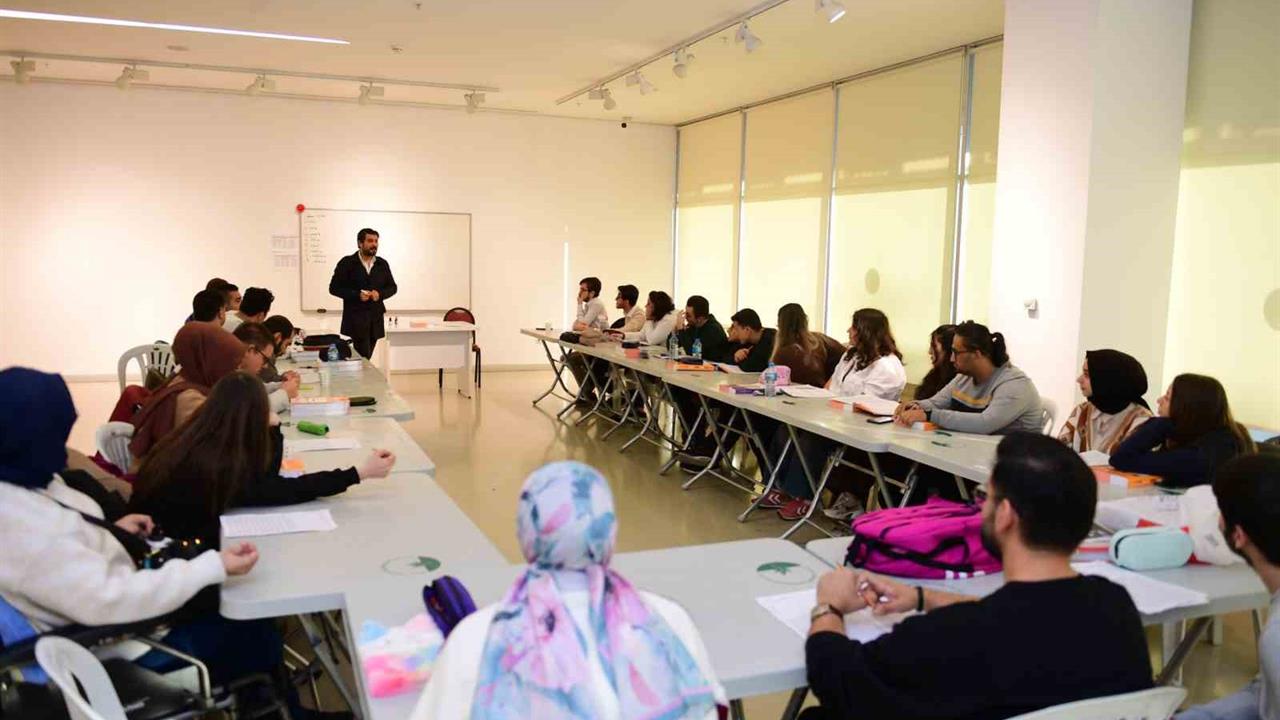 Osmangazi Belediyesi, Engelli Bireyler İçin Ücretsiz E-KPSS Kursları Sunuyor