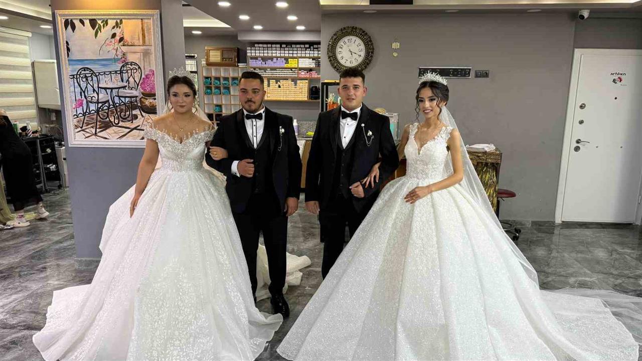 Antalya'da İki Kardeş Aynı Gün Evlendi, Aile Geleneği Yaşatıldı
