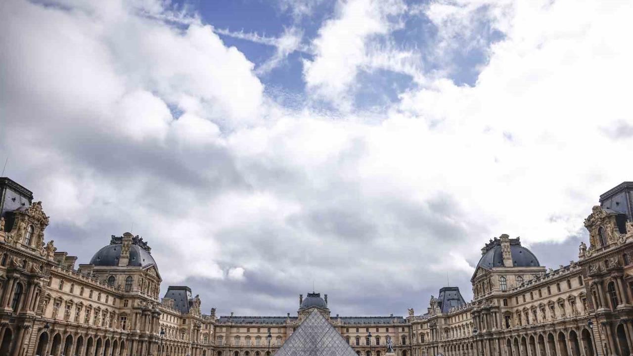 Paris Louvre Müzesi'nde Yapısal Sorunlar Nedeniyle Bir Galeri Kapatıldı
