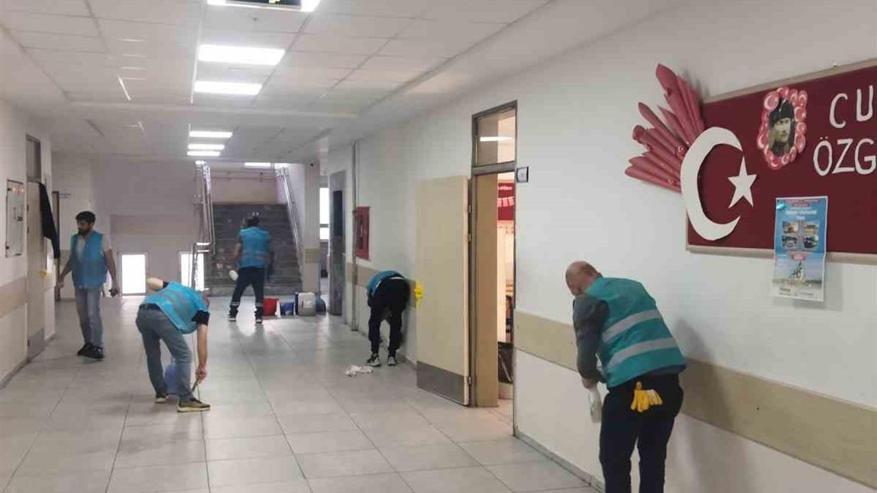 İzmir Karşıyaka'da Ara Tatilde Okullarda Yenileme Çalışmaları Yapıldı