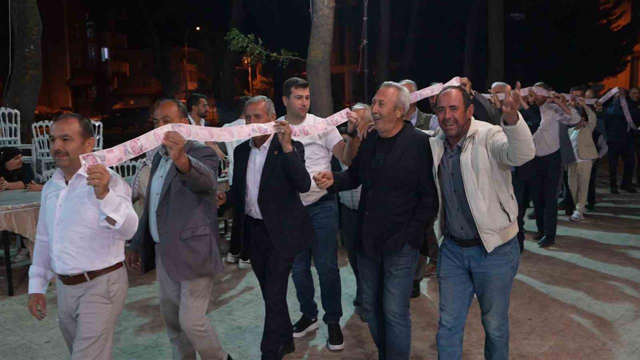 Bilecik Gölpazarı'nda Düğünde Gelin ve Dama 15 Metrelik Para Kurdelesi Takıldı