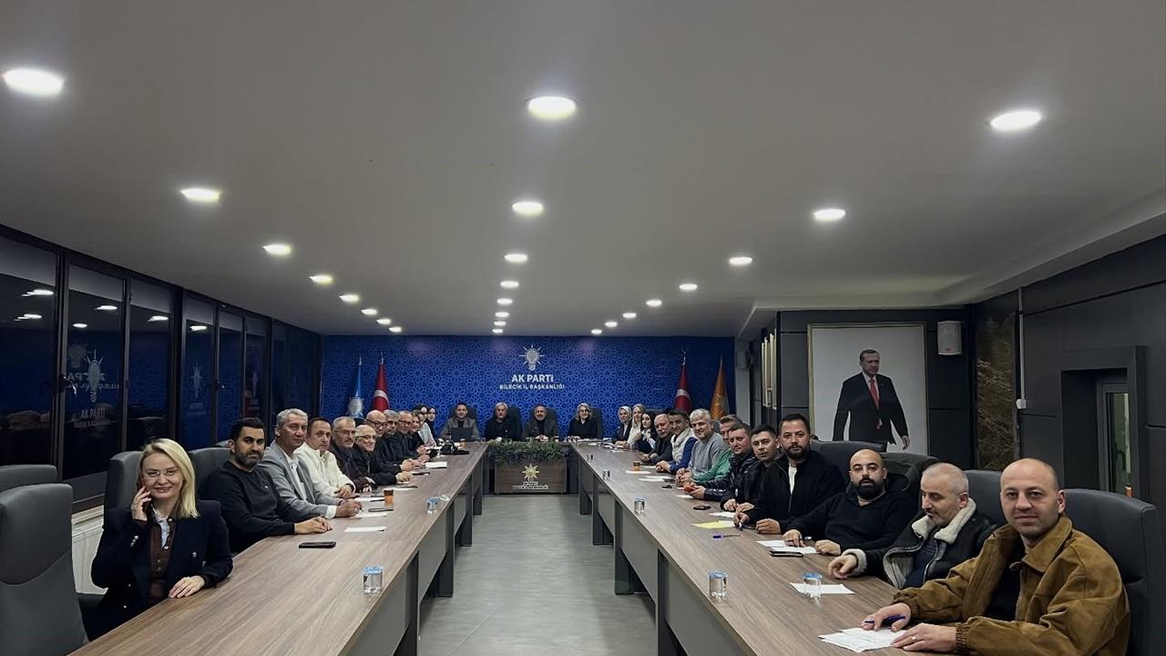 Bilecik'te AK Parti Toplantısı, Şehit İlhan Ongan İçin Dualarla Başladı