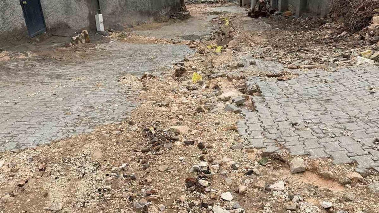 Mardin Mazıdağı'nda Yağışlar Sonrası Açılan Çukurlar Tehlike Oluşturuyor