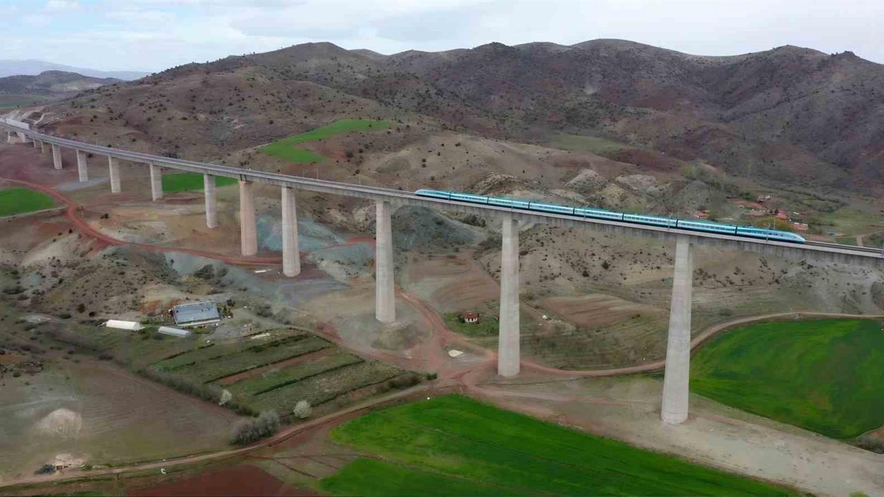 Ankara'da Öğretmenler İçin Yüzde 50 Tren Bileti İndirimi Uygulaması
