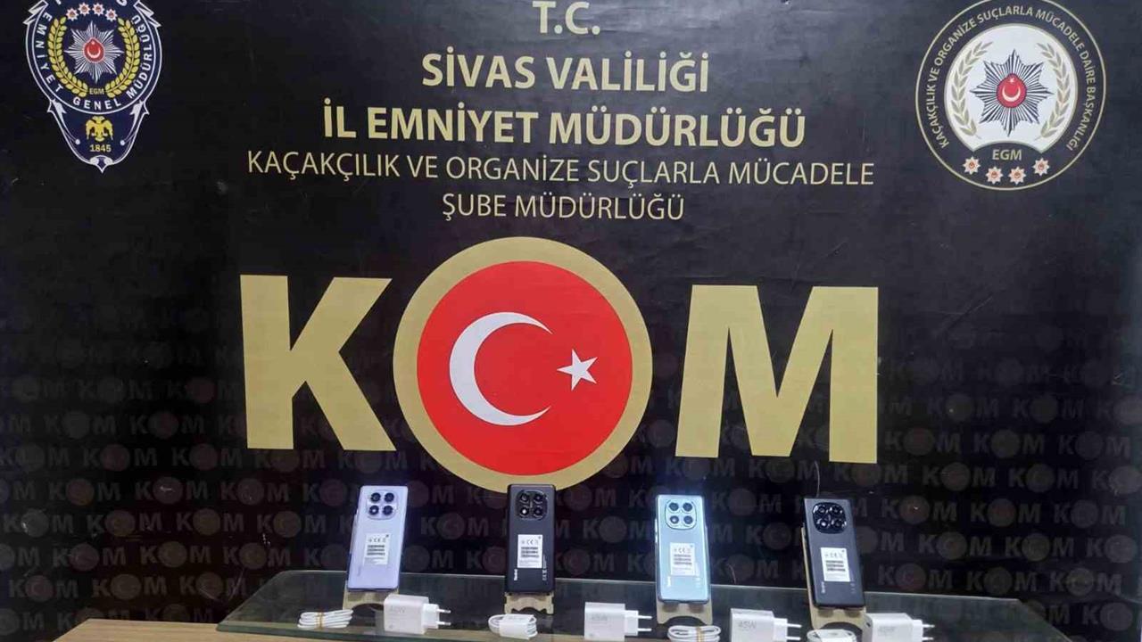 Sivas Merkez'de Kaçak Tütün ve Cep Telefonu Operasyonunda 5 Gözaltı Gerçekleşti