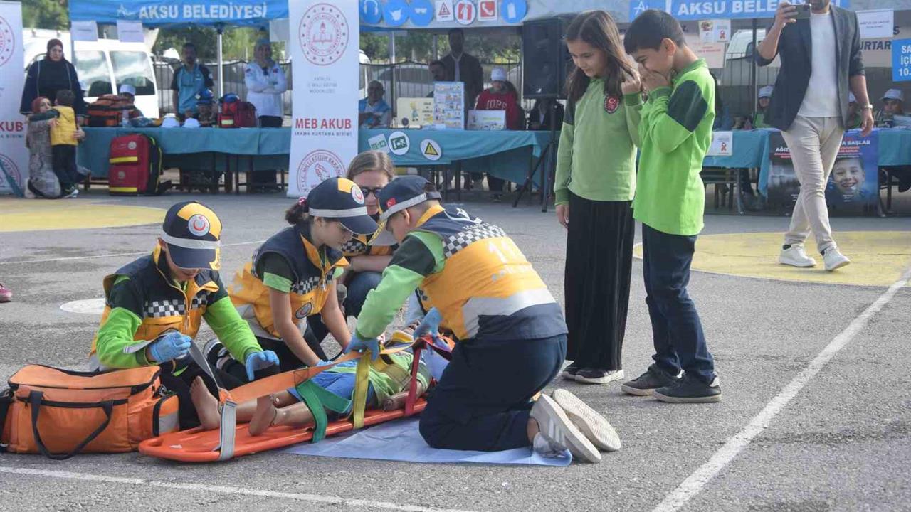 Aksu'da "Sağlıklı Çocuk, Sağlıklı Gelecek" Programı Büyük İlgi Gördü