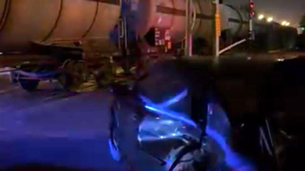 Diyarbakır Kayapınar'da Tren Otomobile Çarptı, 1 Yaralı