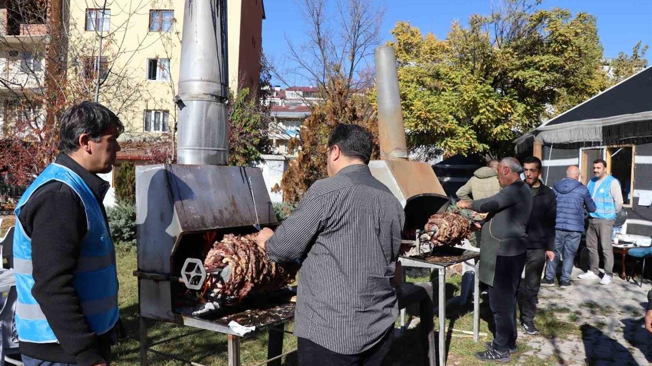 Erzurum Oltu'da Filistin'e Destek İçin Hayır Çarşısı Düzenlendi