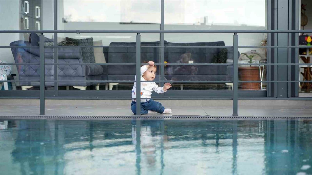 Sakarya Hendek'te 10 aylık bebek, 11 dakika suda kalarak hayata döndürüldü.