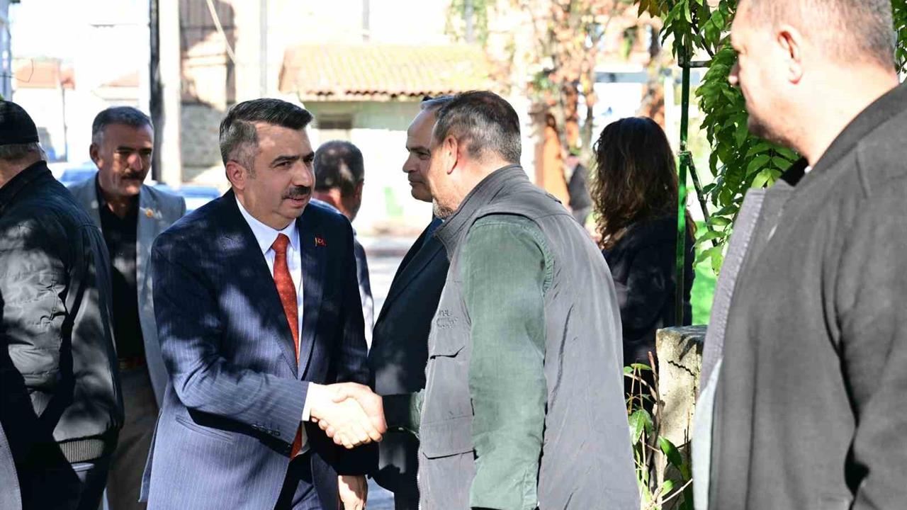 Yıldırım Belediye Başkanı Oktay Yılmaz, Vakıf Mahallesi'nde vatandaşlarla bir araya geldi.