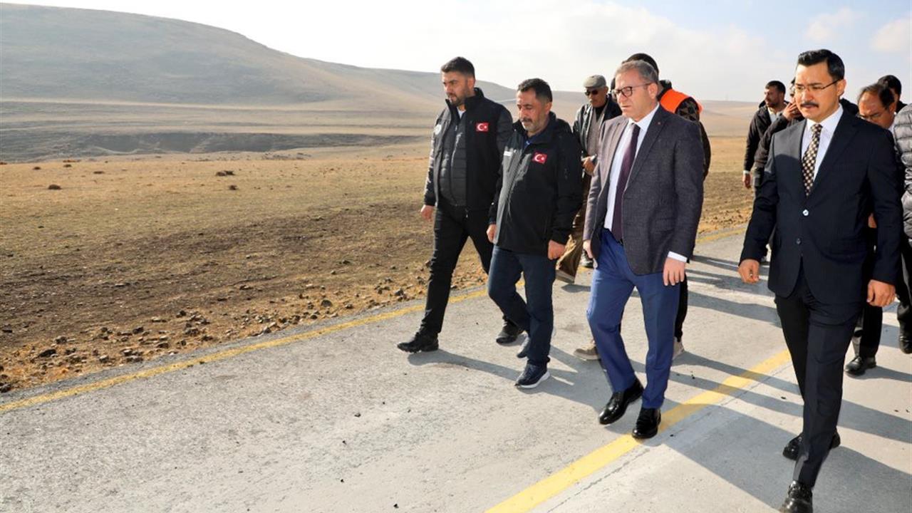 Kars Akyaka'ya Bağlı Geçit Köyü'nde Yeni Beton Yol Hizmete Girdi