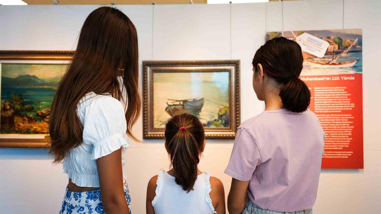 Balıkesir Edremit'te İş Sanat Anadolu Sergileri Sanatseverlerle Buluşuyor