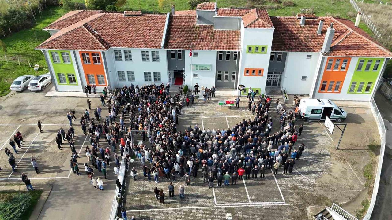 Sinop'ta Trafik Kazasında Hayatını Kaybeden Öğretmen İçin Tören Yapıldı