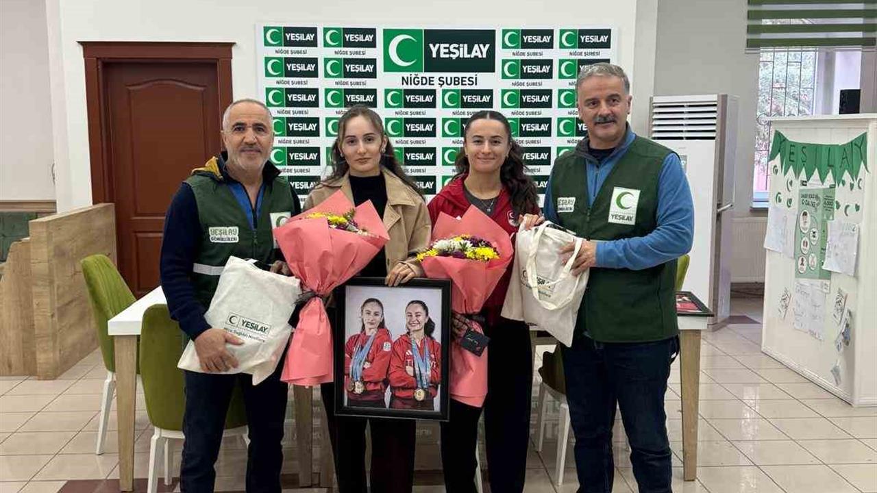 Yeşilay Niğde Şubesi, Suudi Arabistan'daki Oyunlarda Başarı Elde Eden Haltercileri Ağırladı