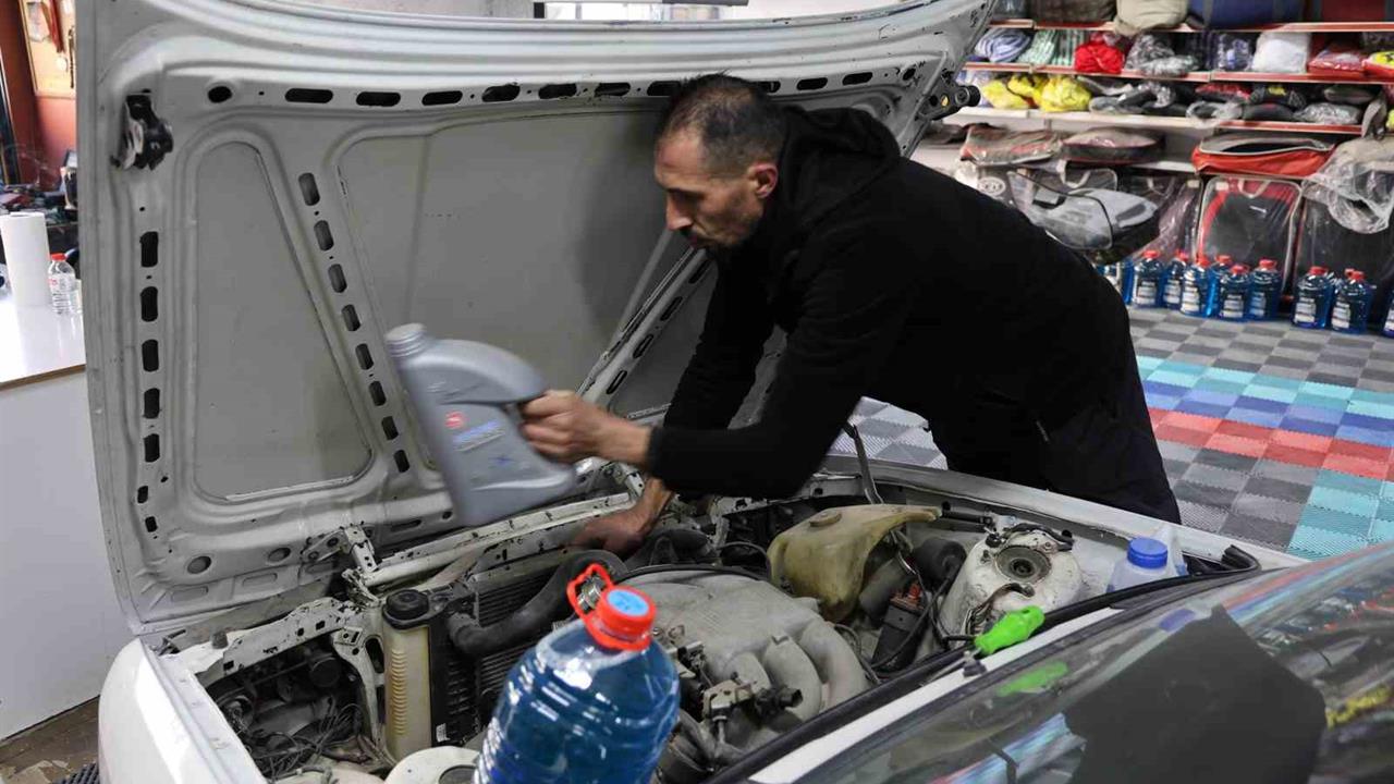 Kırşehir'de Sürücüler Kışa Hazırlanmak İçin Araçlarını Kontrol Ediyor